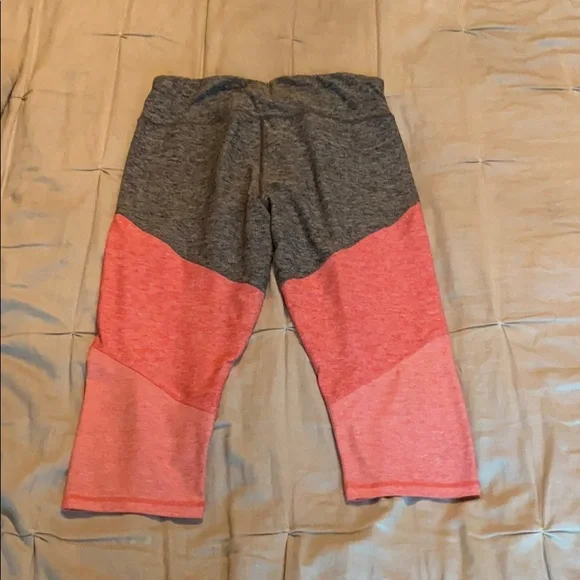 🤯 Athletic leggings. - Picture 2 of 3